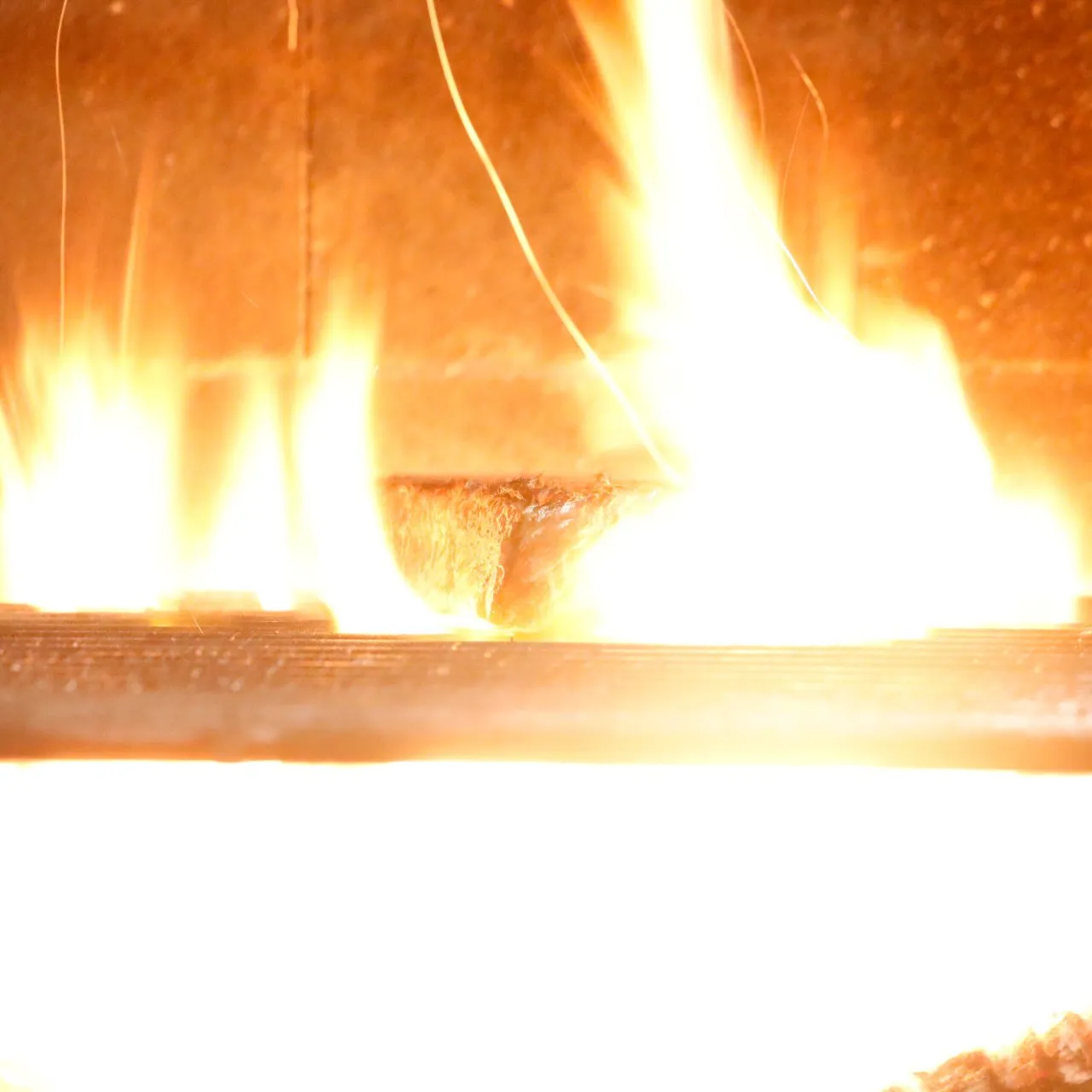 『burning the meat』